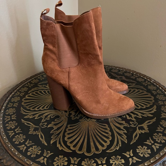 Ladies Womens sz 8 Guess tan/brown suede 4 1/2” wedge booties boots - Picture 5 of 7